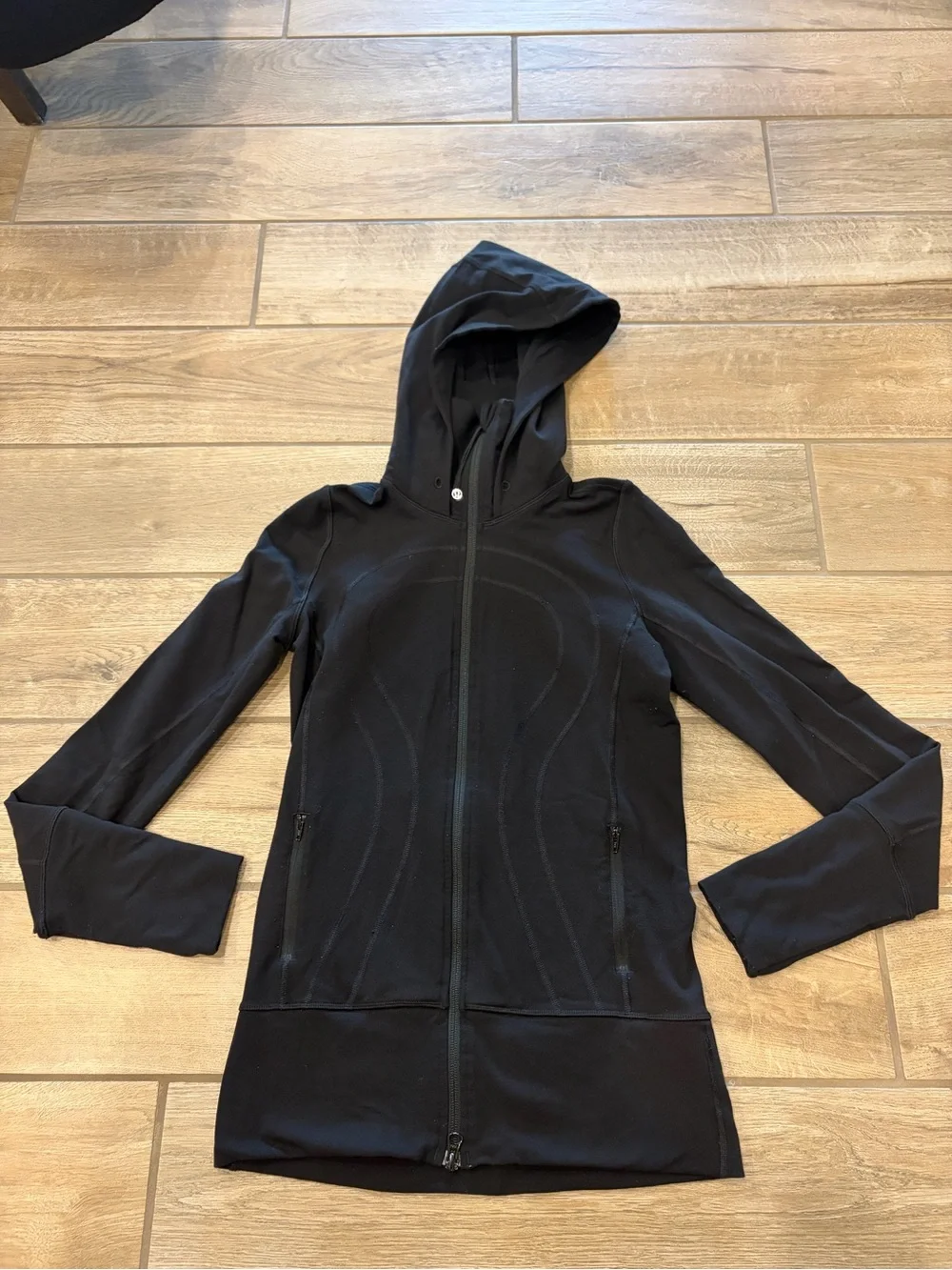 lululemon women’s black hooded Jacket size 4